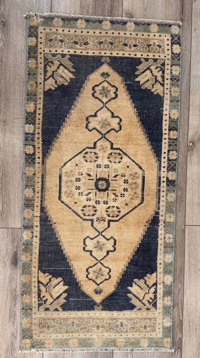Vintage Turkish Rug - Hand-Knotted