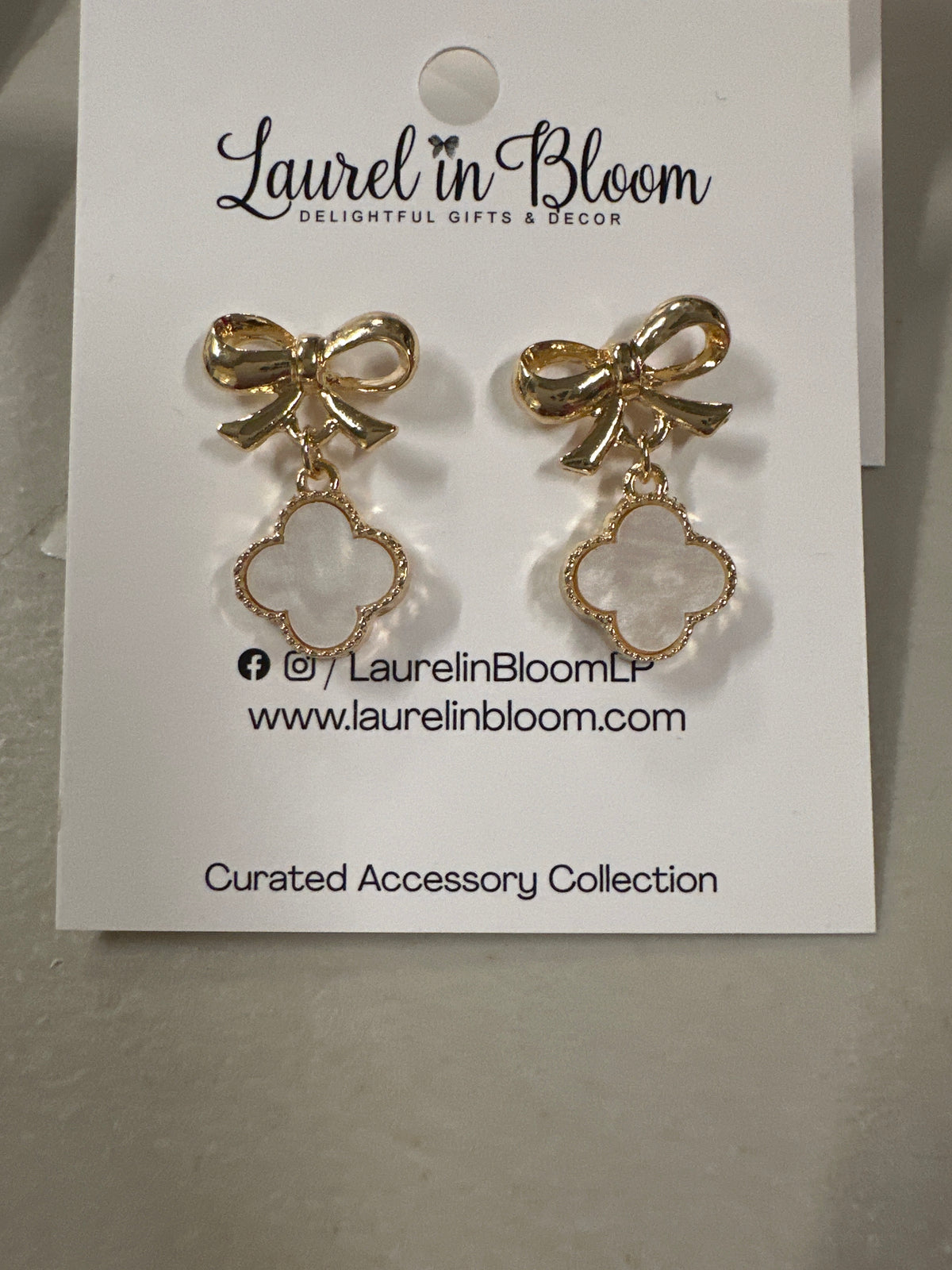 Ribbon & Clover Dangle Earrings - Gold/White