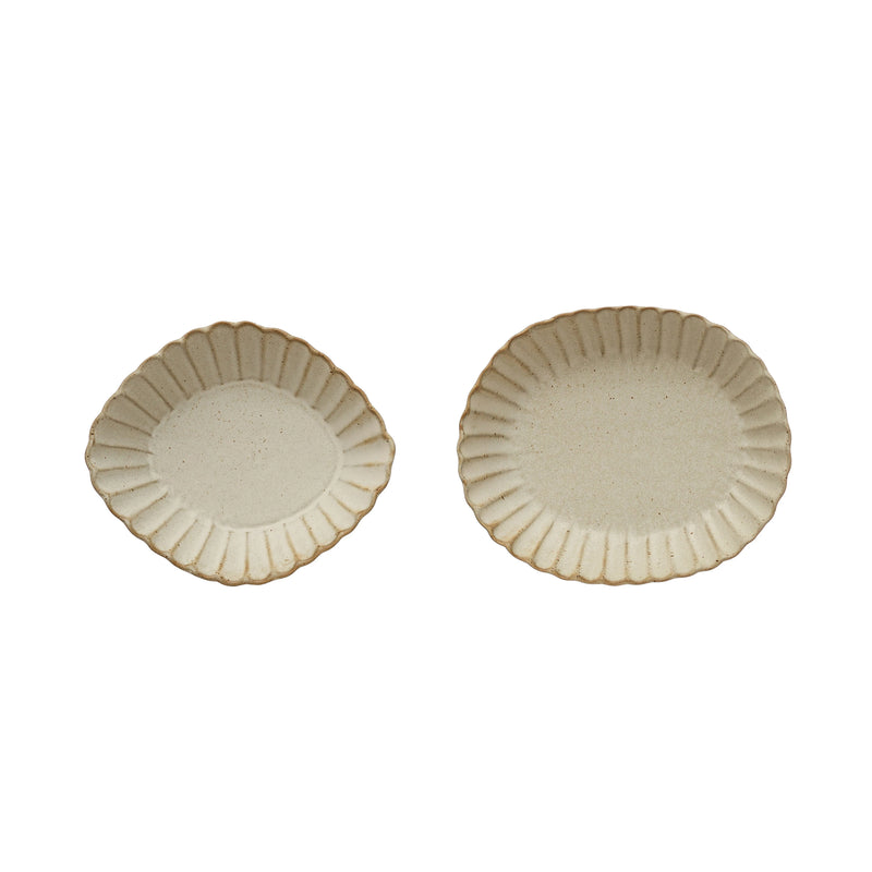 Stoneware Dish with Scalloped Edge